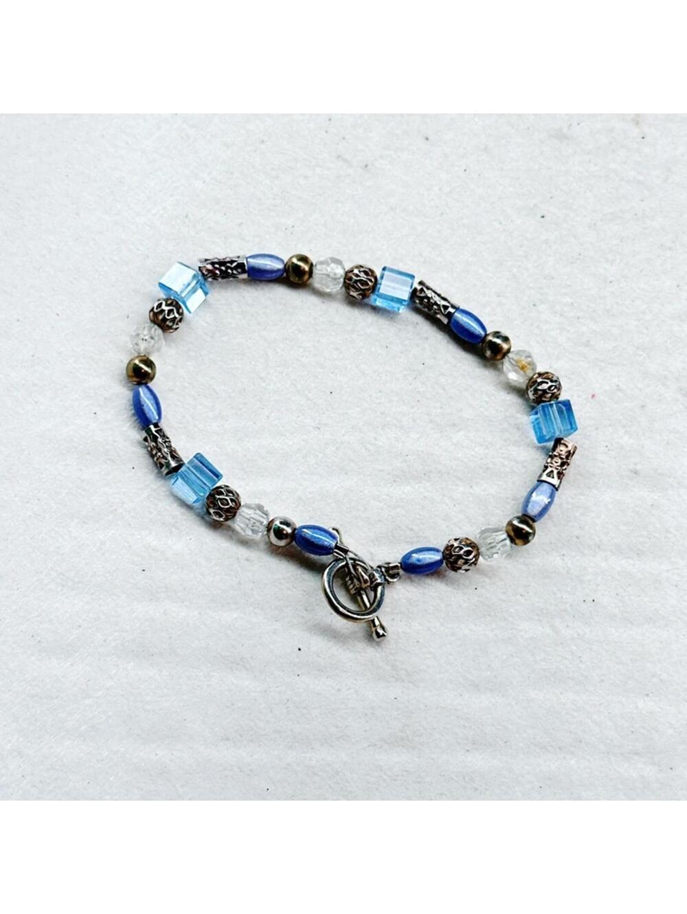 5246gc. Blue Glass Bracelet